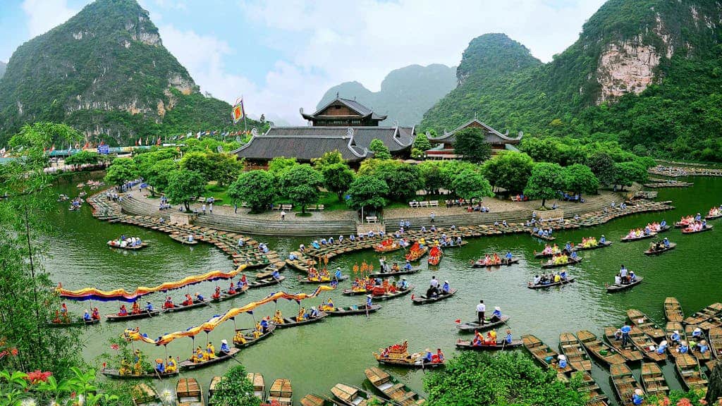 Festival Fever: When Vietnam Culture Comes Alive -Boat Festival Trang An